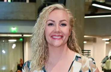 Emma Kimiläisen rohkea asu hämmentää: “Miten tuo yläosa pysyy?”