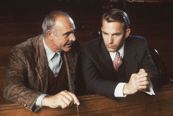 Sean Connery ja Kevin Costner ovat Malone ja Elliot Ness.