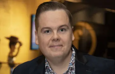 Harvinaiset perhekuvat! Putous-tähti avautuu lapsiarjestaan