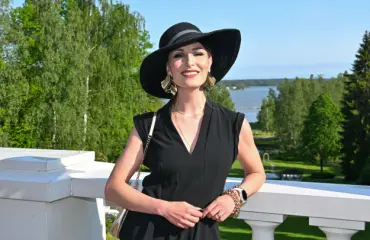 Kuin femme fatale! Maria Lund loksautti leuat VIP-juhlissa