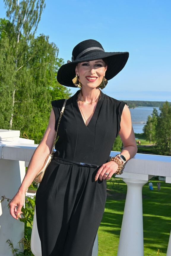 Maria Lund lumosi kauniissa kartanomiljöössä.