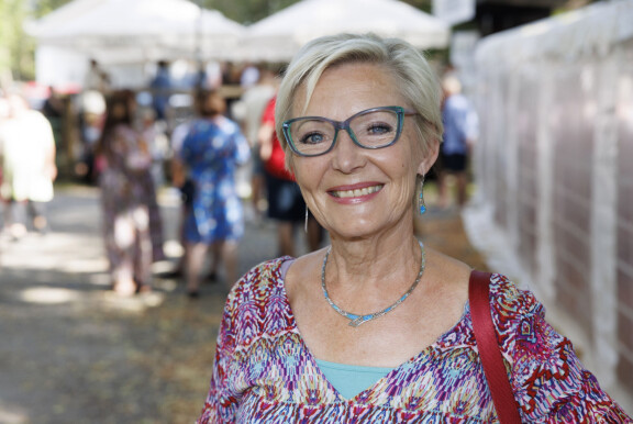 Kun Pirjo lähtee reissuun, hän ei pakkaa uikkareita matkaan. – Ennemminkin juhlamekkoa.