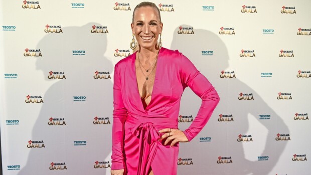 Ohhoh! Nanna Karalahdella uusi ökymenopeli – julkkiskomistukselta paljonpuhuva kommentti