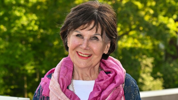 Uutislegenda Pirkko Arstila, 86, pamauttaa: 'Metsästän miestä!'