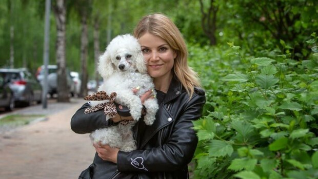 Janni Hussi Harri-koiransa synttärijuhlista: ”Se lähti vähän lapasesta” Janni Hussi