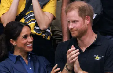 Salaliittoteoreetikot iskivät Meghanin ja Harryn perhekuviin – hurjat väitteet leviävät
