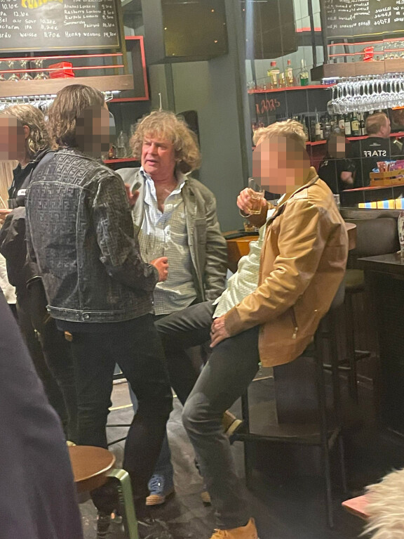 Aina silloin tällöin piti myös oikaista ruotoa ja nousta seisomaan.
