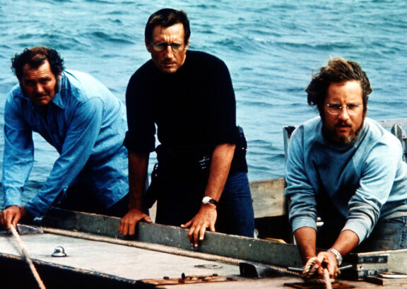 Kolme miestä ja hai: Quint (Robert Shaw, vas.), Brody (Roy Scheider) ja Hooper (Richard Dreyfuss).