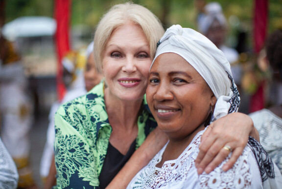Ylen esittämässä Joanna Lumley maustematkalla -sarjassa käydään muun muassa Zanzibarin maisemissa.