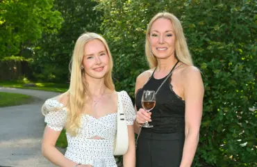 Vau! Olvi-tyttö Jenni Aholan mallitytär Klaudia, 17, häikäisee kauneudellaan
