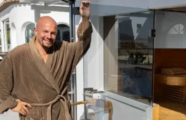 Henry Aflecht yllättää saunassa: "Jätän Espanjan luksuksen ja muutan Mäntsälän taakse"