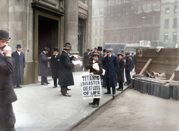 Titanicin tuhosta kerrottiin tuoreeltaan sanomalehdissä.