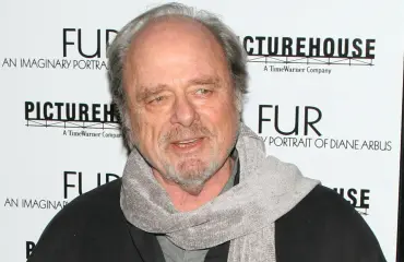 Näyttelijä Harris Yulin on kuollut