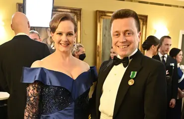 Vapaailta vauvasta! Kansanedustaja Atte Kaleva ja Leila-vaimo edustavat Linnan juhlissa