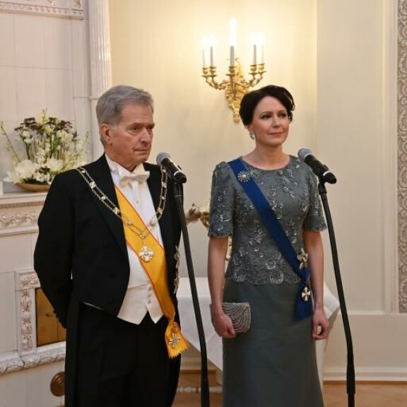 Presidenttipari edustaa Linnassa. Jenni Haukio