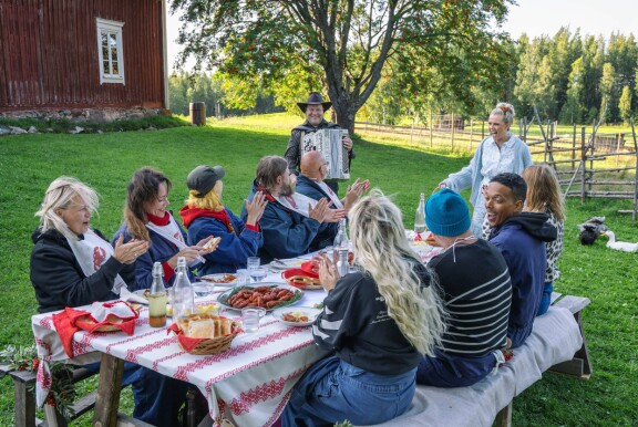 Farmilla ehdittiin kauden aikana juhliakin.