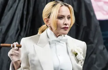 Madonna, 66, räväyttää alusvaatekuvissaan