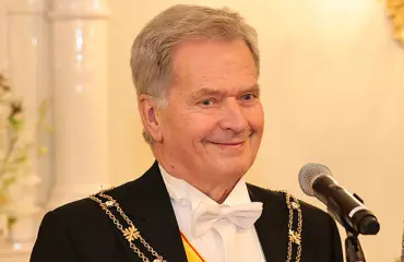 Sauli Niinistön villit eleet kesken kättelyn herättivät huomion