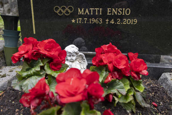 Enkelipatsas on sijoitettu olympiarenkaiden alle.