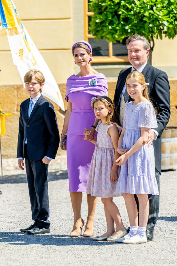 Ines on niin ikään myös Madeleinen ja hänen puolisnonsa Christopher O'naillin lasten serkku.
