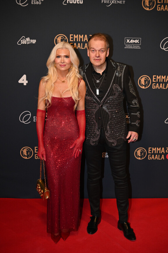 Kurre ja Jenna poseeerasivat maaliskuussa näyttävästi Emma gaalan punaisella matolla.