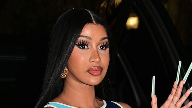 Kuin Wolverine! Cardi B räväytti kynsillään julkkisklubilla cardi b