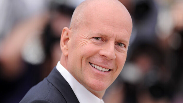 Tältä muistisairas Bruce Willis näyttää - kuvattiin pullo kourassa! Bruce Willis