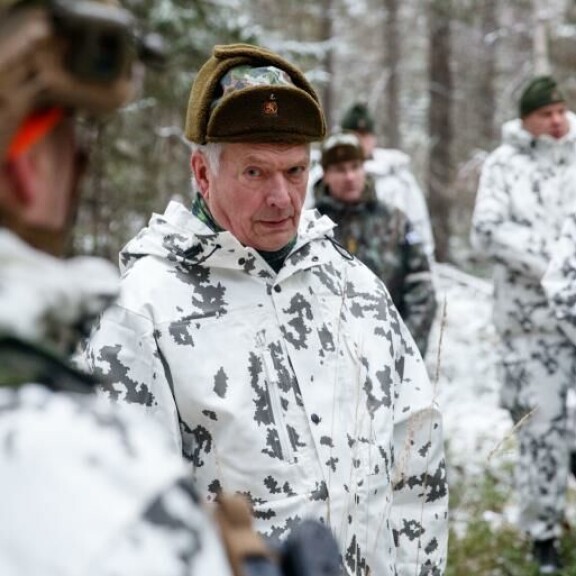 Presidentti on sotilasarvoltaan kapteeni. Sauli Niinistö