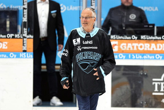 Lassea näkee nykyään harvoin julkisuudessa. Syksyllä 2023 legenda kävi pudottamassa kiekon Lahden Pelicansin liigaottelussa.