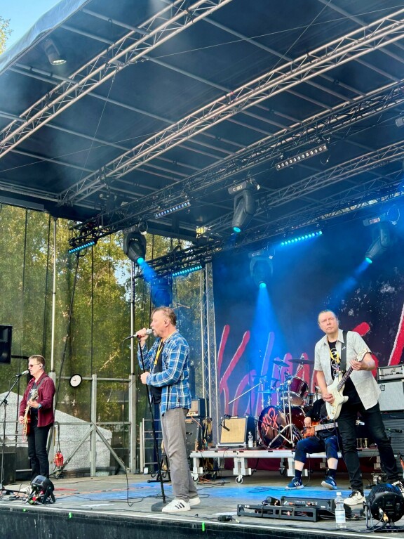 Kolmas Nainen esitti kaikki suurimmat hittinsä.