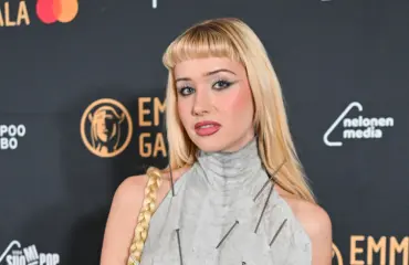 Villi meno Olgan keikalla – pistoolit kiinni rintaliiveissä!