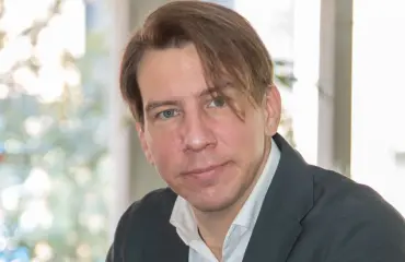 Aku Hirviniemi myöntää maistaneensa kiveksiä