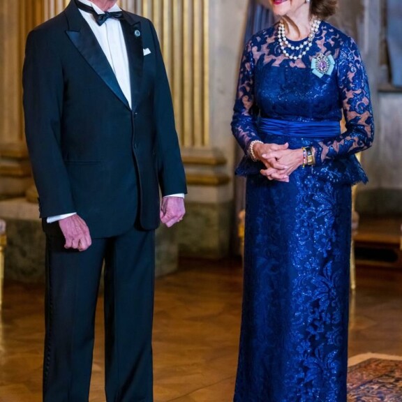 Kuningas Kaarle Kustaa ja kuningatar Silvia edustivat hymyileväisinä. kaarle kustaa, silvia