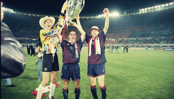 Jari Litmasen (oik) suurin saavutus lienee Mestarien liigan voitto Ajaxin riveissä keväällä 1995. Kuvassa juhlimassa myös Edwin van der Sar (vas) ja Marc Overmars.