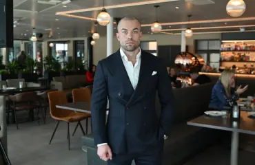 Kuin oikea cowboy! Matias Petäistö tekee vaikutuksen ratsastustaidoillaan