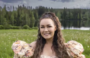 Pystyisitko tähän? Saija Tuupasella hurjat liikkeet ennen keikkaa