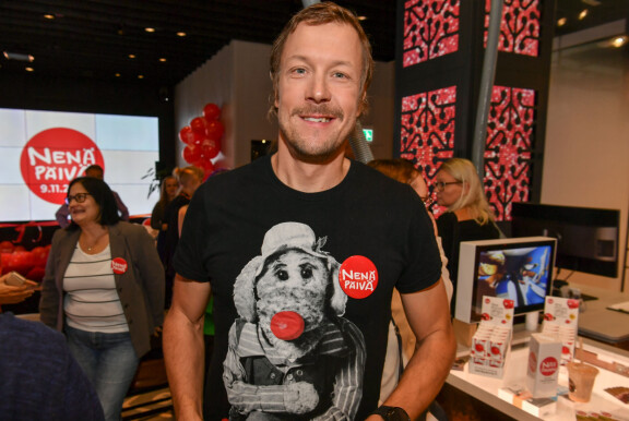 Koulunpenkillä lukeminen ei ollut Peltsin mieleen.