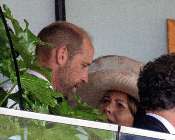 William ja Carole päätyivät vieruskavereiksi Royal Ascotissa.