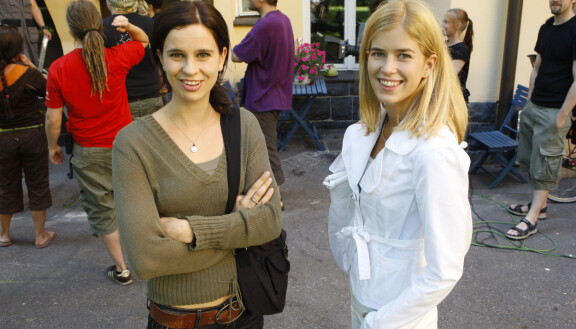 Katso vieraili vuonna 2007 Salkkareiden kuvauksissa. Tuolloin sarjassa näytteli myös Olga Temonen.