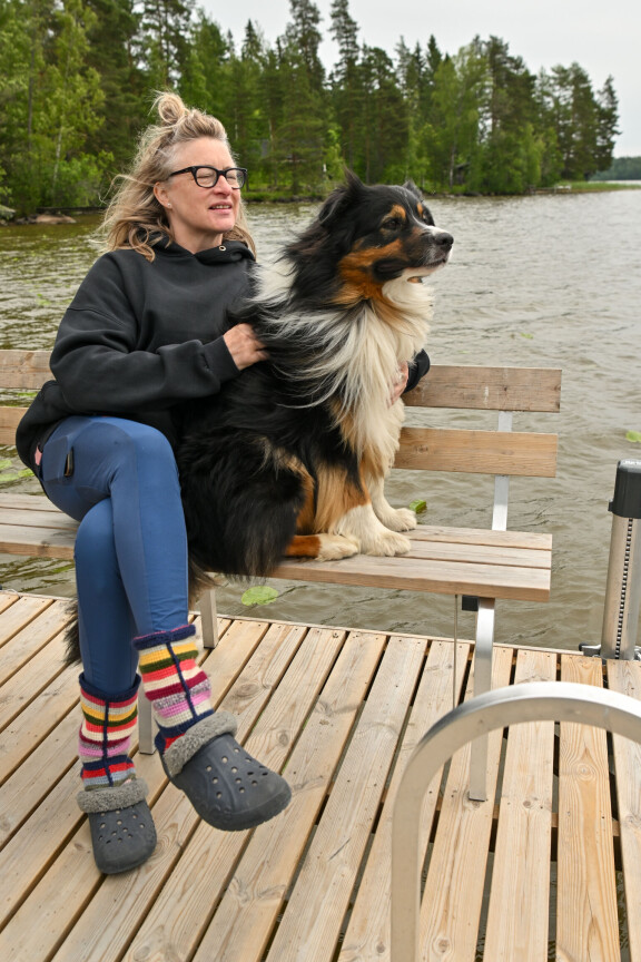 Katja Ståhl kutsui Seiskan hulppealle kesämökilleen.