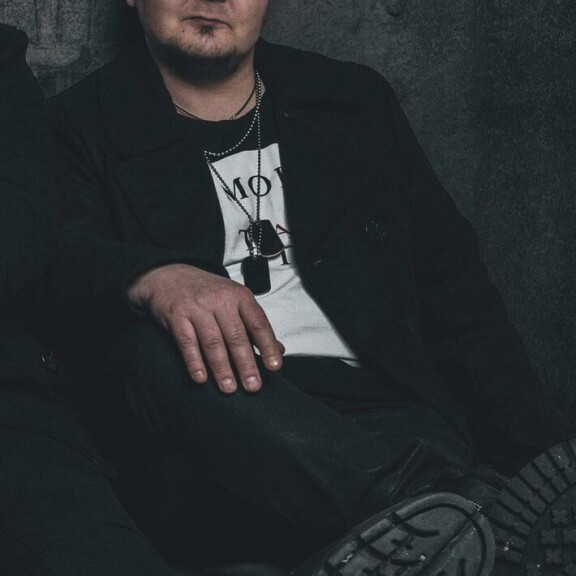 Basisti Teemu Ruokoski kuoli vain 45-vuotiaana. Basisti Teemu Ruokoski kuoli vain 45-vuotiaana.