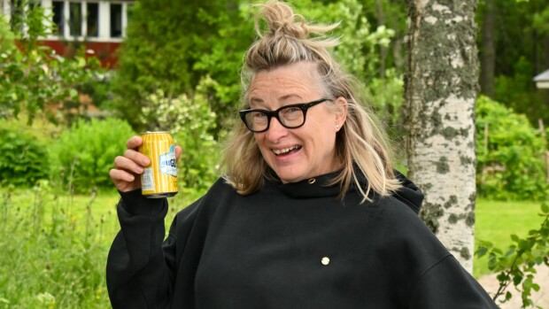 Katja Ståhl lopetti viinalla läträämisen – ”Ihan järjetöntä dokaamista”