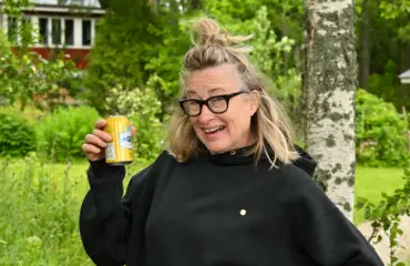 Katja Ståhl lopetti viinalla läträämisen – ”Ihan järjetöntä dokaamista”