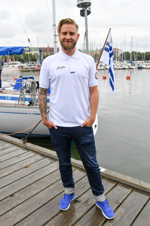 Joel on omistautunut purjehdukselle.