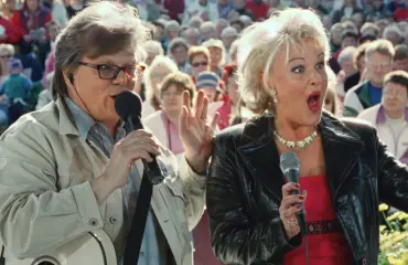 Muistatko nämä kotimaiset kesäsarjat? Yhdestä tehtiin jopa kantelu