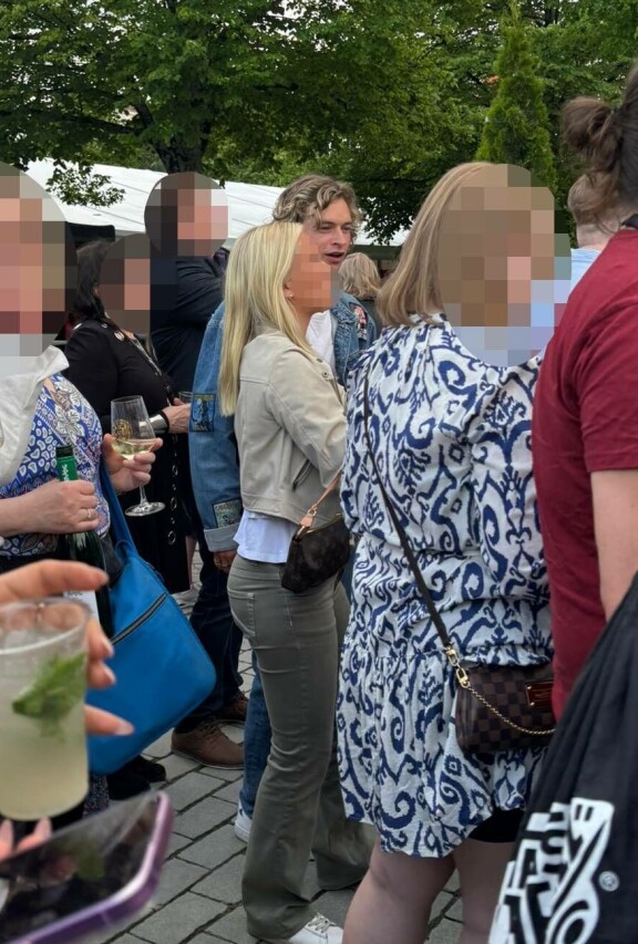 Benjamin ja hänen seuralaisensa yllättivät festarinakansan, ja nauttivat musiikkitarjonnasta Kuopio Wine Festival -tapahtumassa kesäkuun viimeisenä viikonloppuna.