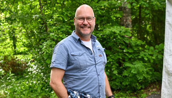 Janne Virtanen saapui Hämeenlinnan kesäteatteriin iloisena raskaan ja pitkän kevään jälkeen.