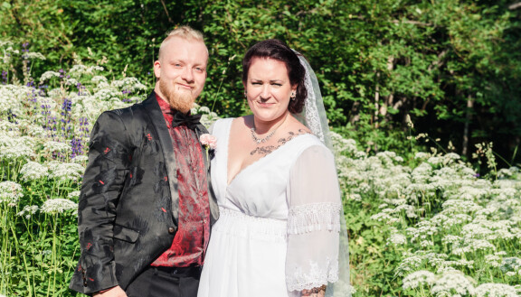 Tomin kaveri iski alun perin silmänsä Vernaan, mutta ei uskaltanut tehdä aloitetta. Tomi lähetettiin puhemieheksi, mutta lopulta Vernan sydämen veikin Tomi itse.