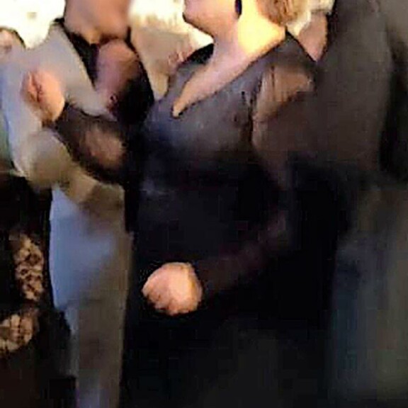 Ministeri Annika Saarikon villi bileilta: Tanssi ripaskaa ja hoilasi – video Annika Saarikko