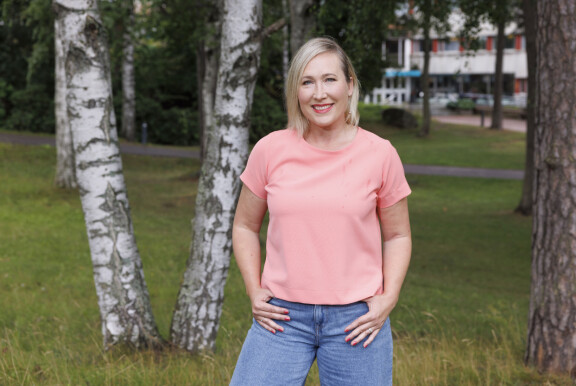 Inka Henelius on tuttu Urheiluruudusta sekä eri urheilulähetyksistä.